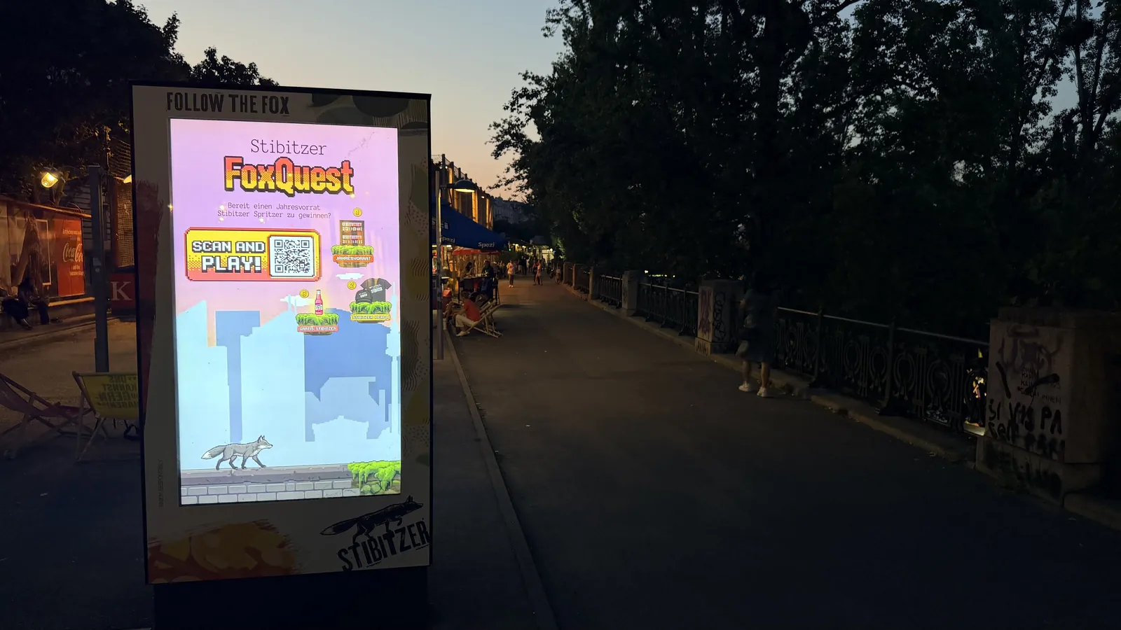Branded DOOH screen showing Stibitzer FoxQuest in the evening in Vienna
